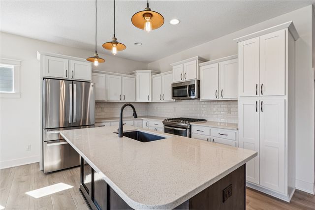 2001 NW Reinhart Drive, Ankeny, IA 50023