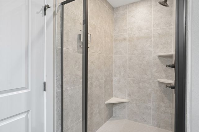 2001 NW Reinhart Drive, Ankeny, IA 50023