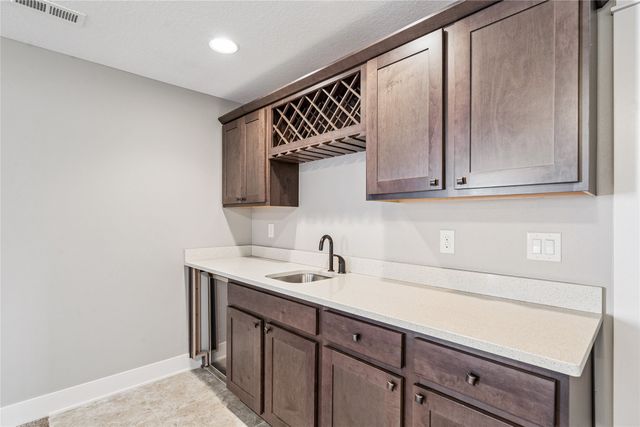 2001 NW Reinhart Drive, Ankeny, IA 50023