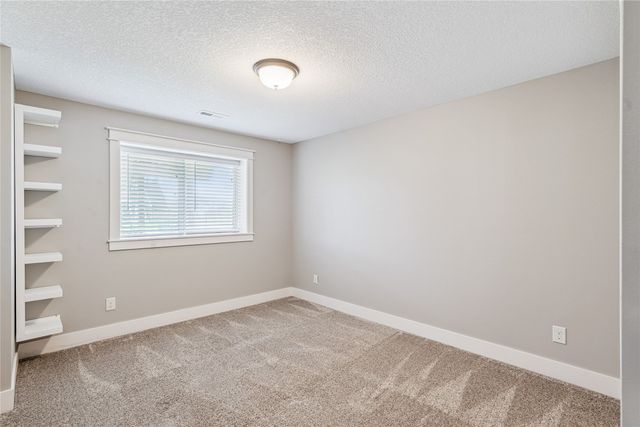 2001 NW Reinhart Drive, Ankeny, IA 50023