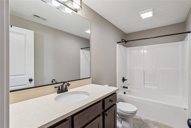 2001 NW Reinhart Drive, Ankeny, IA 50023