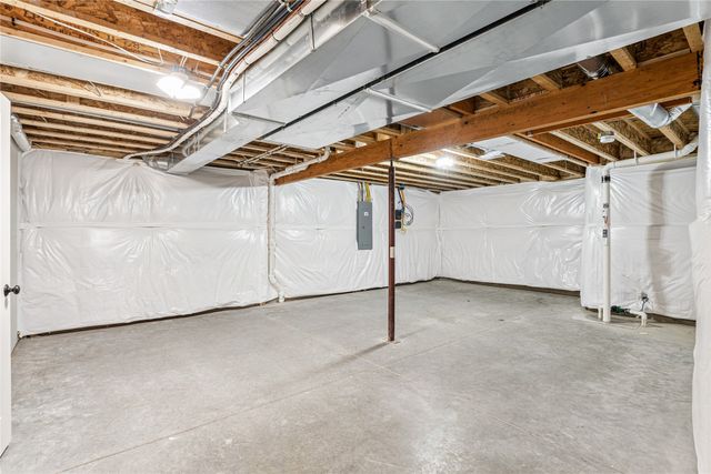 2001 NW Reinhart Drive, Ankeny, IA 50023