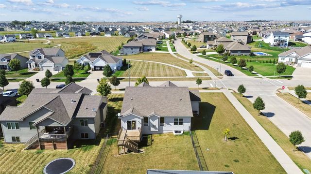 2001 NW Reinhart Drive, Ankeny, IA 50023