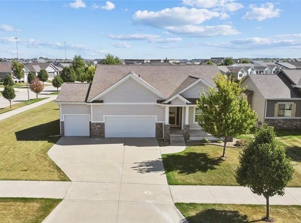 2001 NW Reinhart Drive, Ankeny, IA 50023