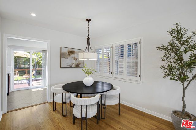 22041 Providencia Street, Woodland Hills (los Angeles), CA 91364