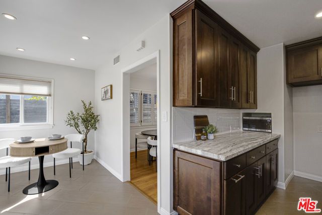 22041 Providencia Street, Woodland Hills (los Angeles), CA 91364