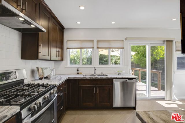 22041 Providencia Street, Woodland Hills (los Angeles), CA 91364