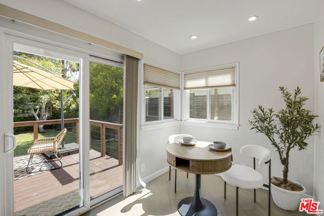 22041 Providencia Street, Woodland Hills (los Angeles), CA 91364