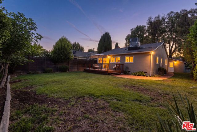 22041 Providencia Street, Woodland Hills (los Angeles), CA 91364