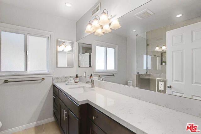22041 Providencia Street, Woodland Hills (los Angeles), CA 91364