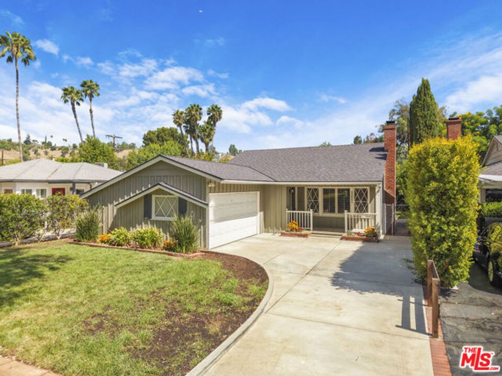 22041 Providencia Street, Woodland Hills (los Angeles), CA 91364