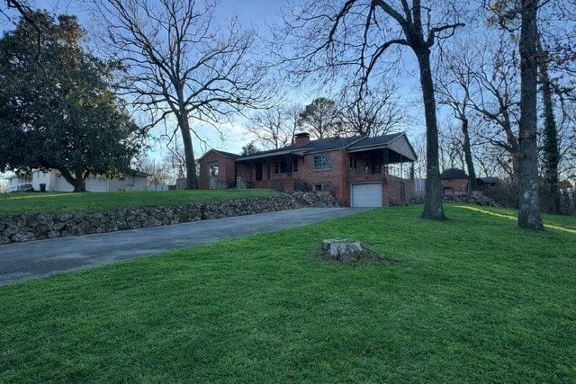 110 S Garrett Street, Siloam Springs, AR 72761