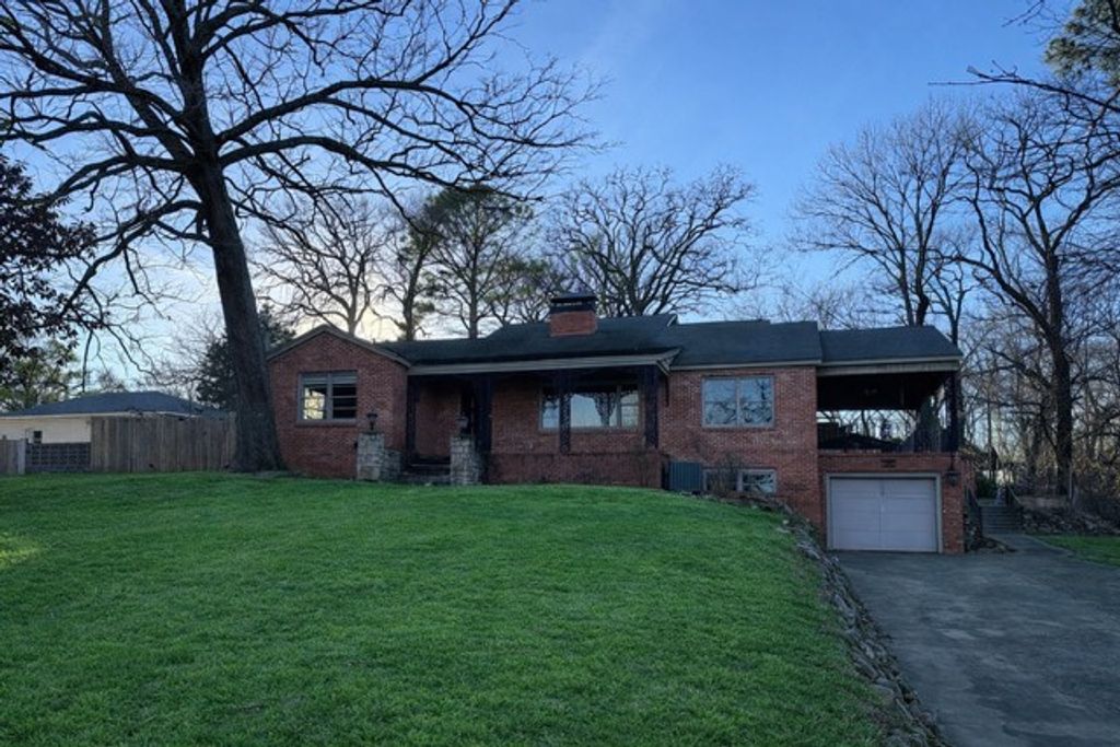 110 S Garrett Street, Siloam Springs, AR 72761