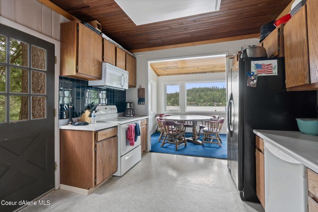 13275 N Nannas Nook LN, Hayden, ID 83835