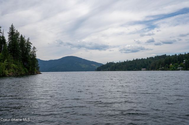 13275 N Nannas Nook LN, Hayden, ID 83835