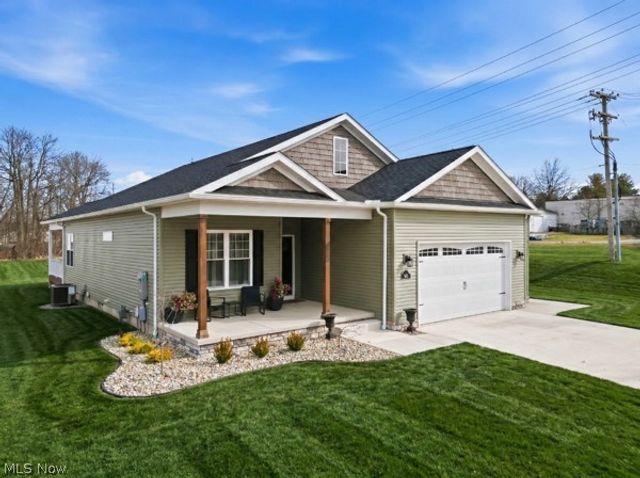 911 Dogwood Drive, Hubbard, OH 44425