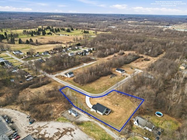 911 Dogwood Drive, Hubbard, OH 44425