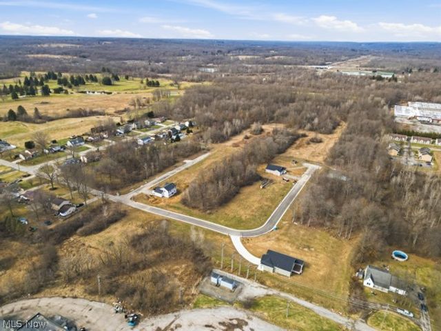 911 Dogwood Drive, Hubbard, OH 44425