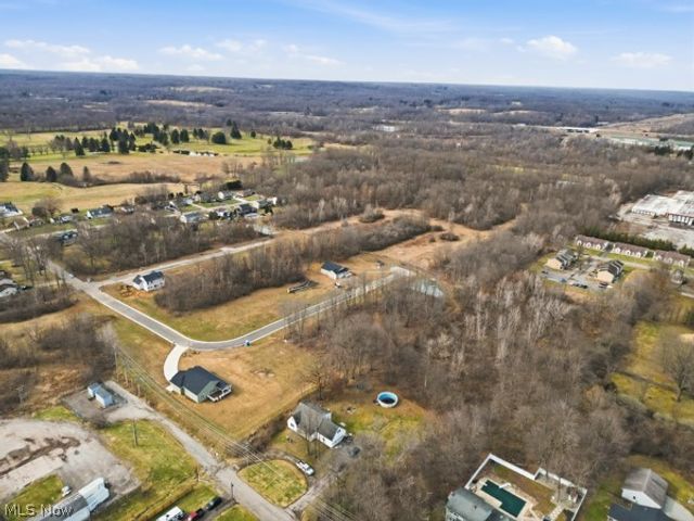 911 Dogwood Drive, Hubbard, OH 44425