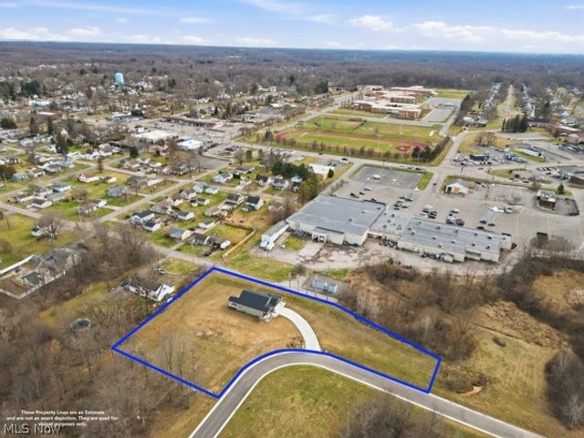 911 Dogwood Drive, Hubbard, OH 44425