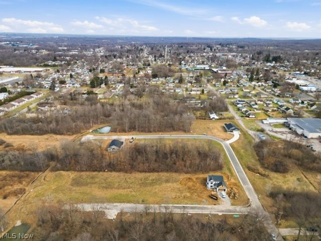 911 Dogwood Drive, Hubbard, OH 44425