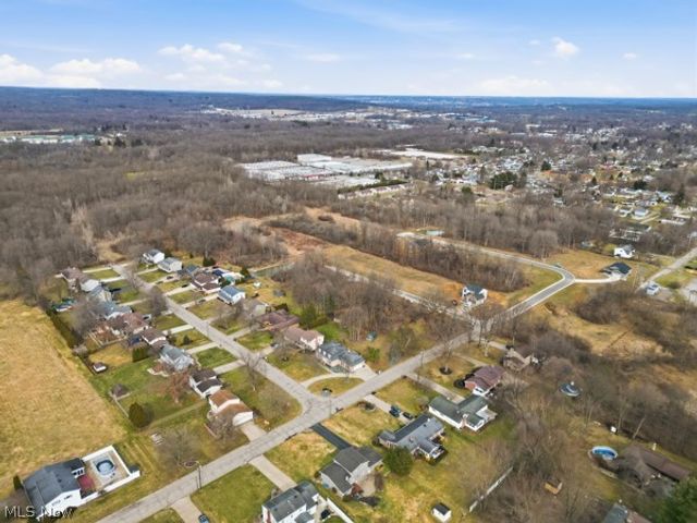 911 Dogwood Drive, Hubbard, OH 44425