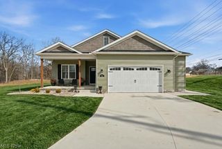 911 Dogwood Drive, Hubbard, OH 44425