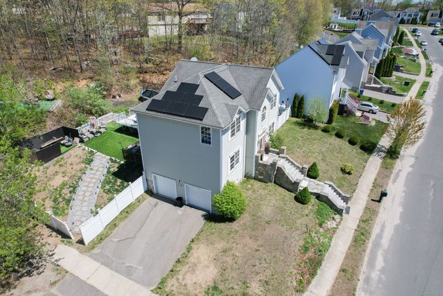 207 Ridgefield Avenue, Waterbury, CT 06705