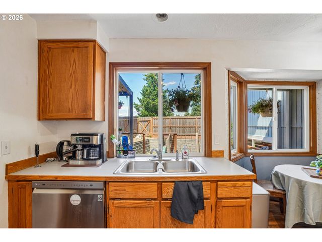 20649 Sw SILETZ Ct, Tualatin, OR 97062