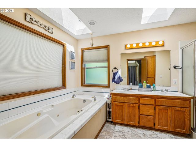 20649 Sw SILETZ Ct, Tualatin, OR 97062