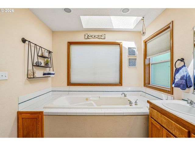 20649 Sw SILETZ Ct, Tualatin, OR 97062