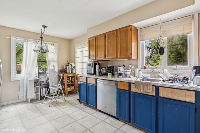 3212 Lindenwood Lane, Glenview, IL 60025