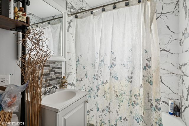 3212 Lindenwood Lane, Glenview, IL 60025