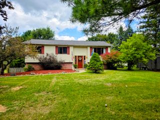 808 Rolling Meadows Drive, Quincy, MI 49082