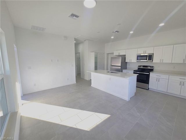 3409 35th ST SW, Lehigh Acres, FL 33976