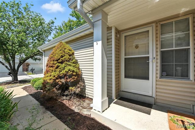 746 Woodside Trails Drive B, Ballwin, MO 63021