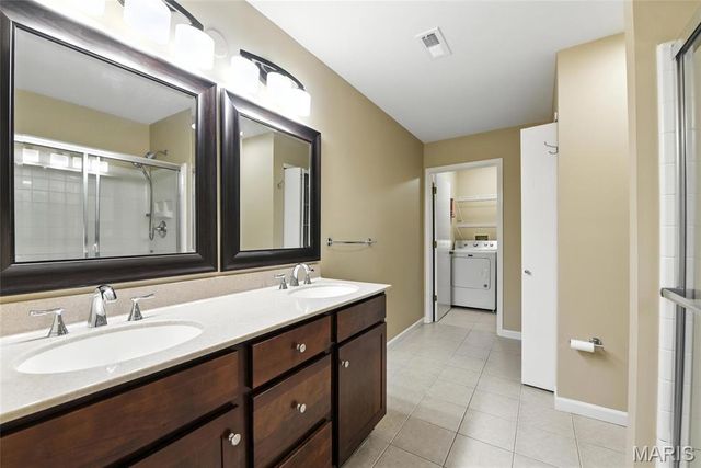 746 Woodside Trails Drive B, Ballwin, MO 63021