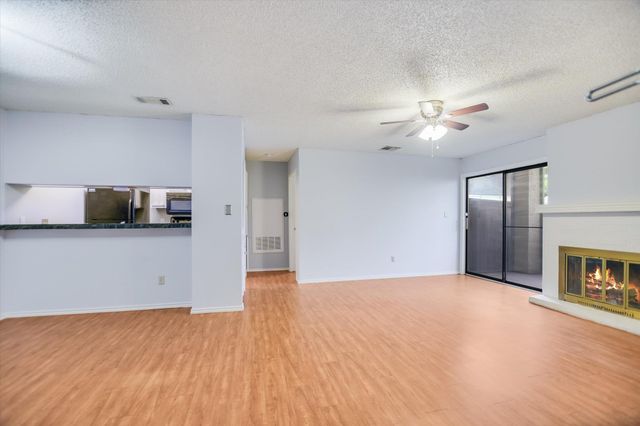 1202 Thorpe LN 407, San Marcos, TX 78666