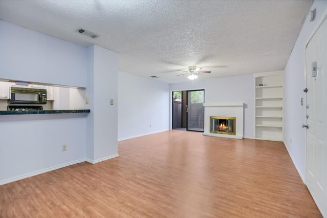 1202 Thorpe LN 407, San Marcos, TX 78666