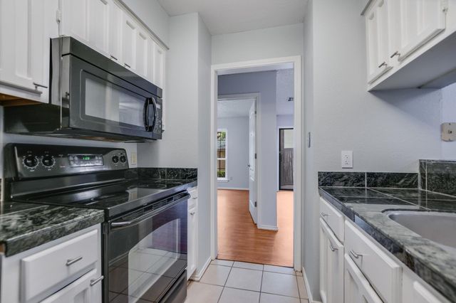 1202 Thorpe LN 407, San Marcos, TX 78666