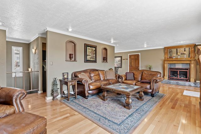 2268 E Thompson Place, Springfield, MO 65804