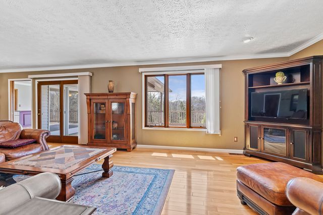 2268 E Thompson Place, Springfield, MO 65804