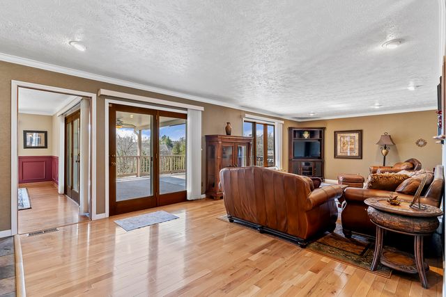 2268 E Thompson Place, Springfield, MO 65804