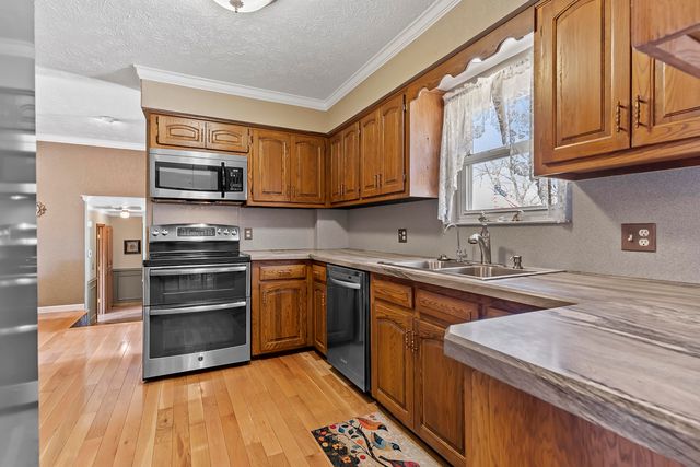 2268 E Thompson Place, Springfield, MO 65804