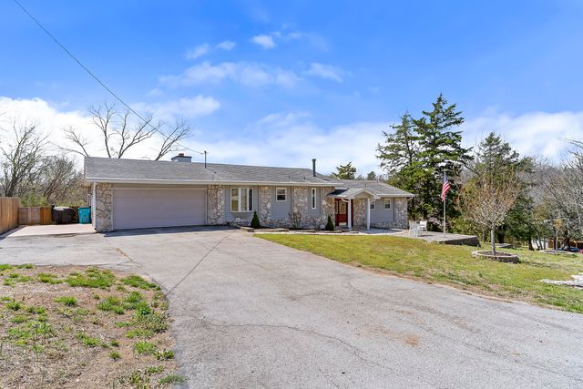 2268 E Thompson Place, Springfield, MO 65804