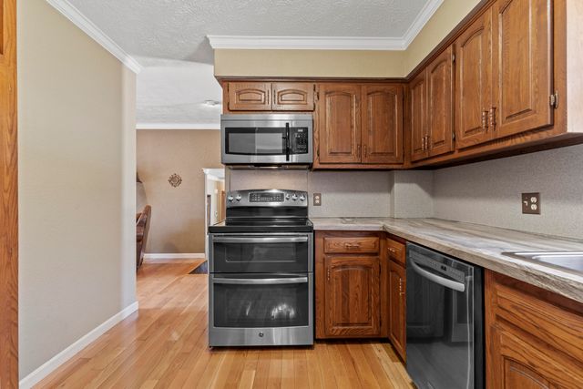 2268 E Thompson Place, Springfield, MO 65804