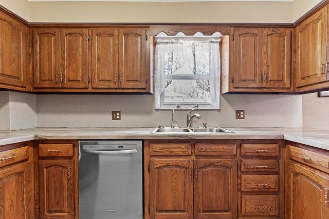 2268 E Thompson Place, Springfield, MO 65804