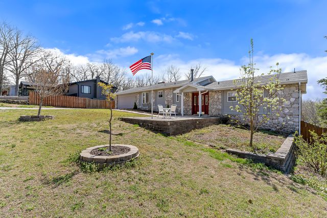 2268 E Thompson Place, Springfield, MO 65804
