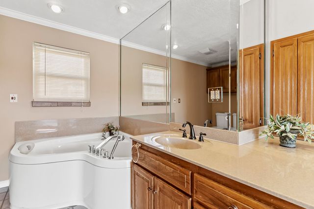 2268 E Thompson Place, Springfield, MO 65804