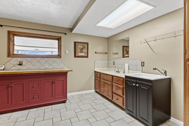 2268 E Thompson Place, Springfield, MO 65804